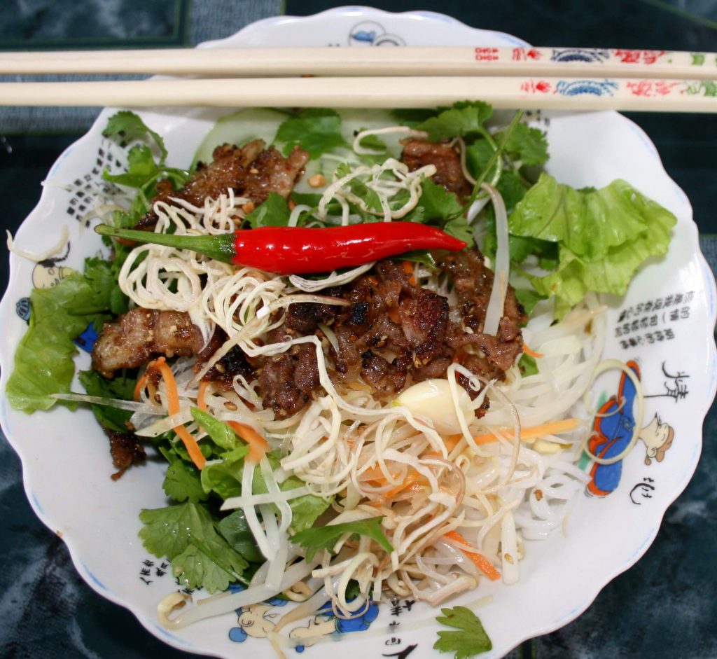 vietnam street food bun thit nuong
