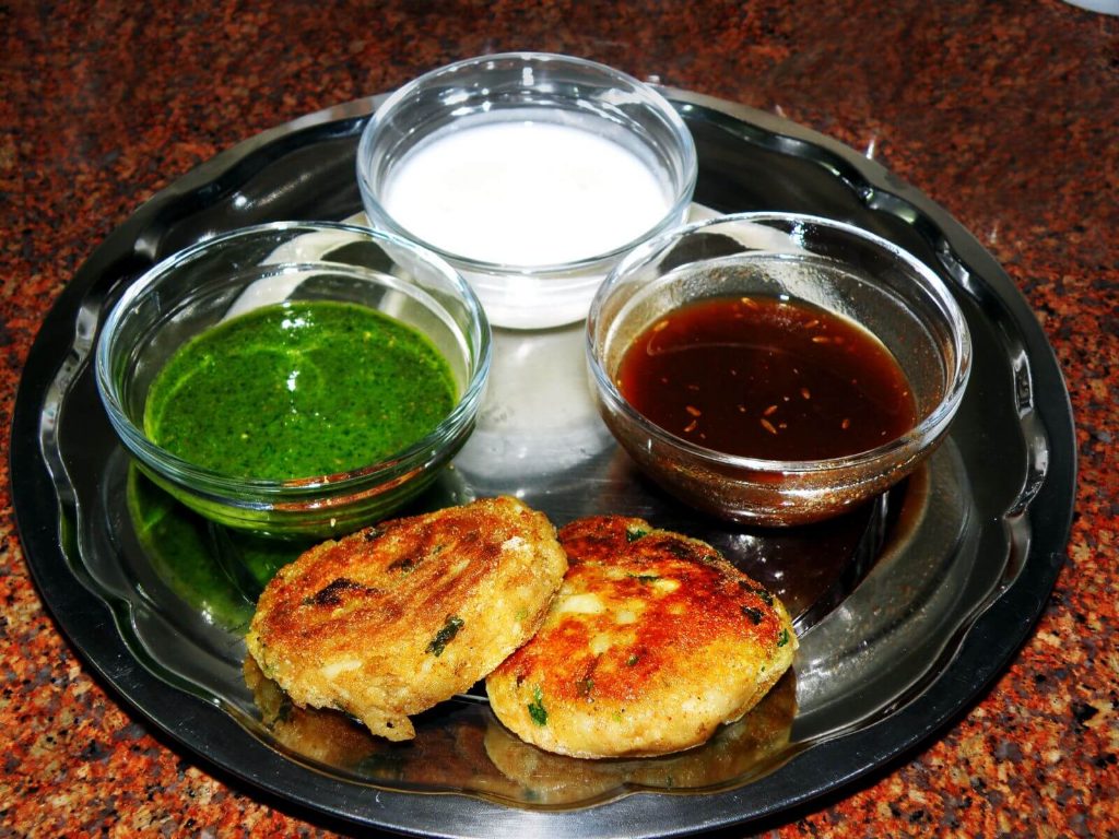 street food in india aloo tikki