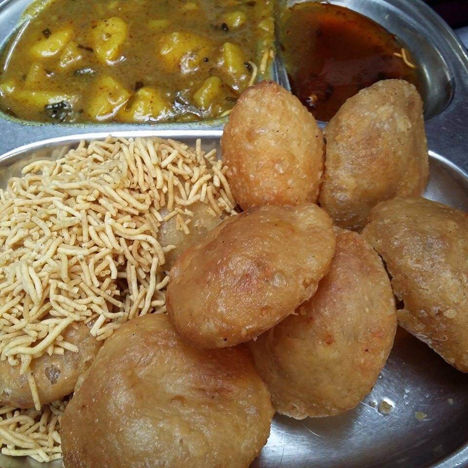 street fodo in india kachori