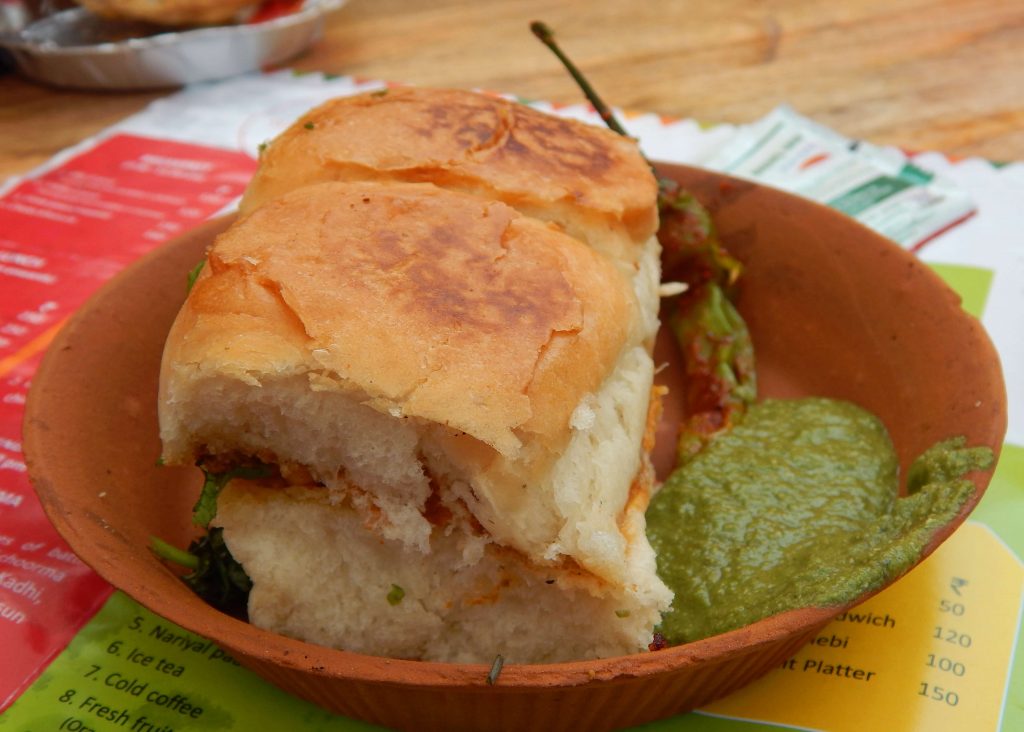 street food in india vada pao