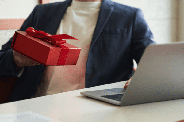 Perfect Holiday Gifts For the Business Traveler in Your Life
