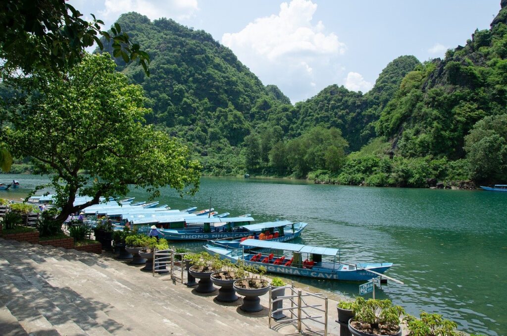 river, boats, phong nha-8105970.jpg